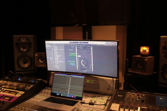 Producing von „Ohne dich“ im Tonstudio von Lunara
