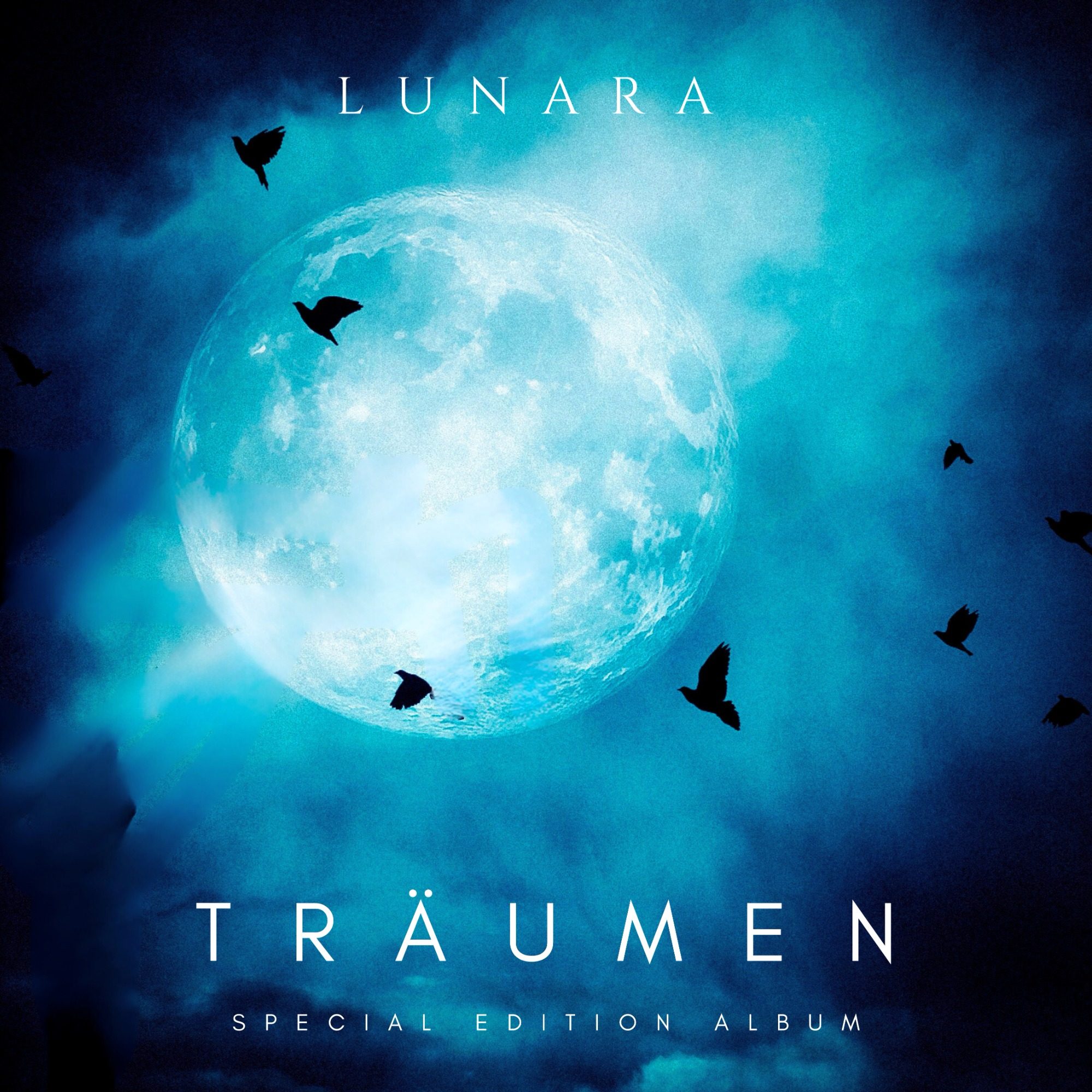 Albumcover Lunara – Träumen (Special Edition) mit großem Vollmond, fliegenden Vögeln und mystischer blauer Nachtkulisse